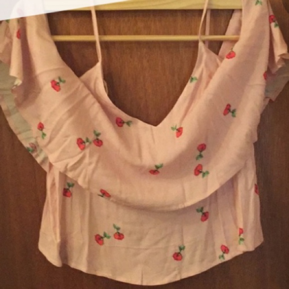 pacsun xs flowy pink top with red roses